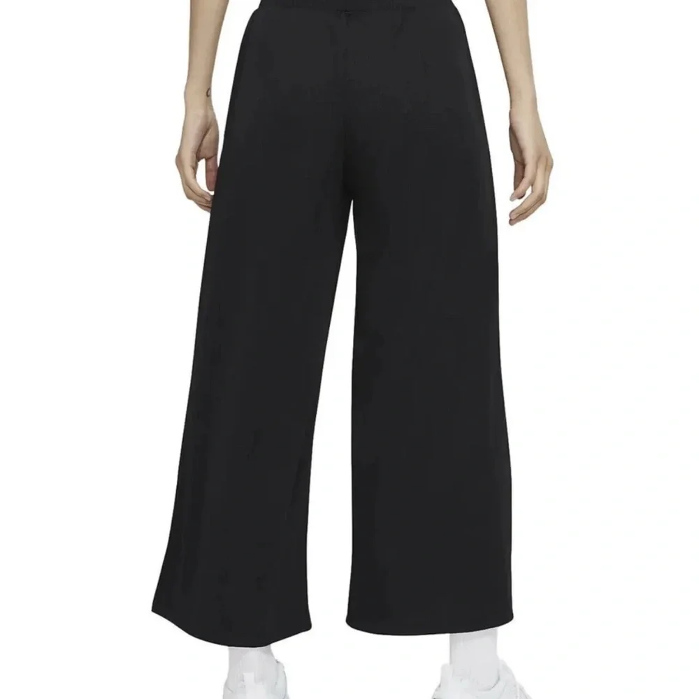 Nike Black High-Waist Performance Wide Leg Pants with Swoosh Patch